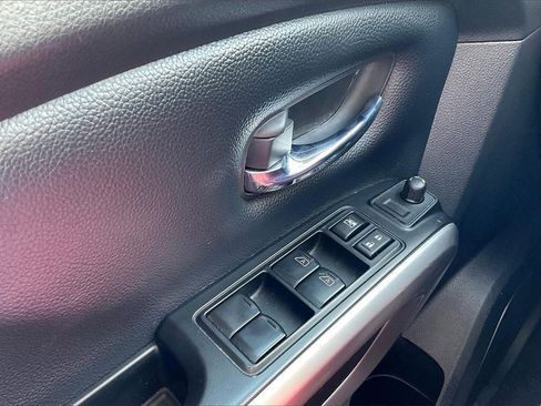 Used 2023 Nissan Titan SV image 36