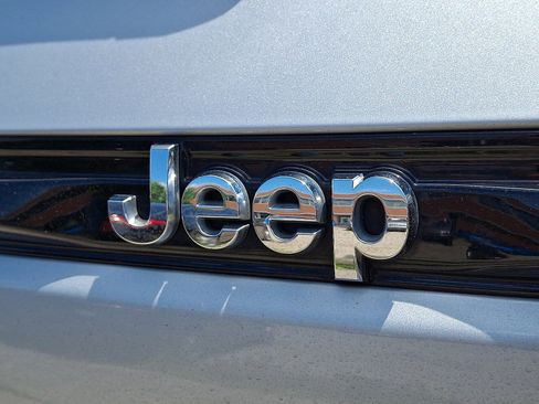 Used 2022 Jeep Grand Cherokee Limited AWD/4WD image 29