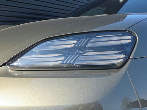 New 2026 Porsche Macan 4S Electric image 25