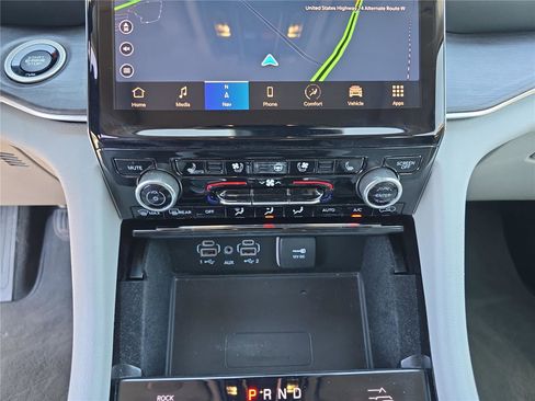 Used 2022 Jeep Grand Cherokee Overland w/ Luxury Tech Group IV image 29