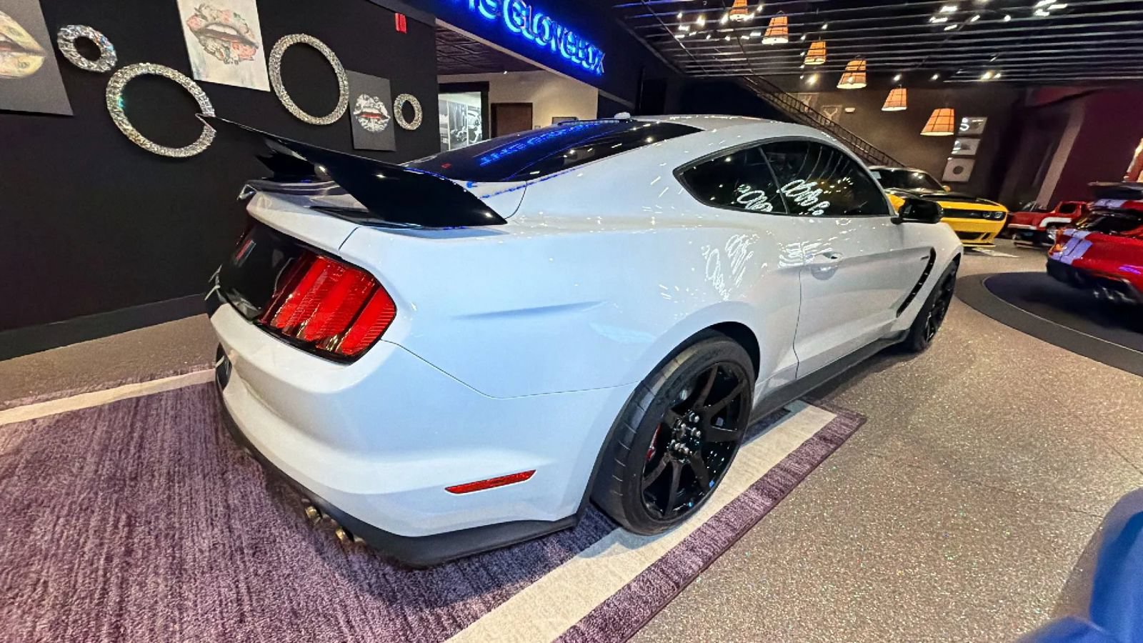 Used 2018 Ford Mustang Shelby GT350R w/ GT350R Equipment Group 920A RWD image 6