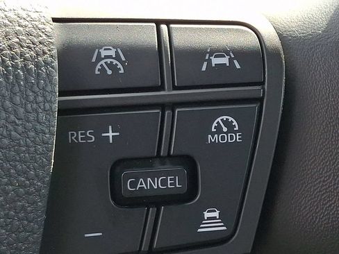 Used 2025 Toyota Camry Hybrid AWD/4WD image 22