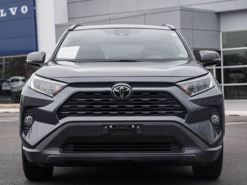 Used 2019 Toyota RAV4 XLE w/ Convenience Package image 2
