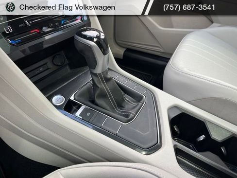 Used 2023 Volkswagen Tiguan SE w/ Panoramic Sunroof Package FWD image 41