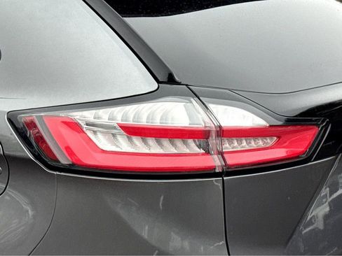 Used 2022 Ford Edge ST-Line image 6