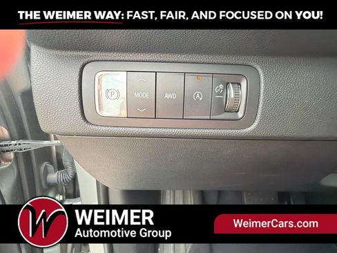 Used 2025 Chevrolet Traverse LT AWD/4WD image 43