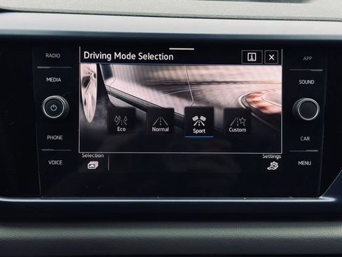 Used 2022 Volkswagen Taos SE w/ Driver Assistance Package AWD/4WD image 33
