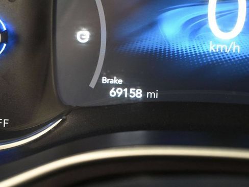 Used 2023 Chrysler Pacifica Touring-L FWD image 32