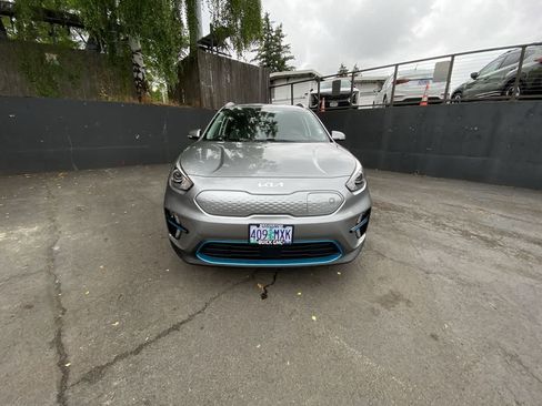 Used 2022 Kia Niro EX w/ Cold Weather Package FWD image 9