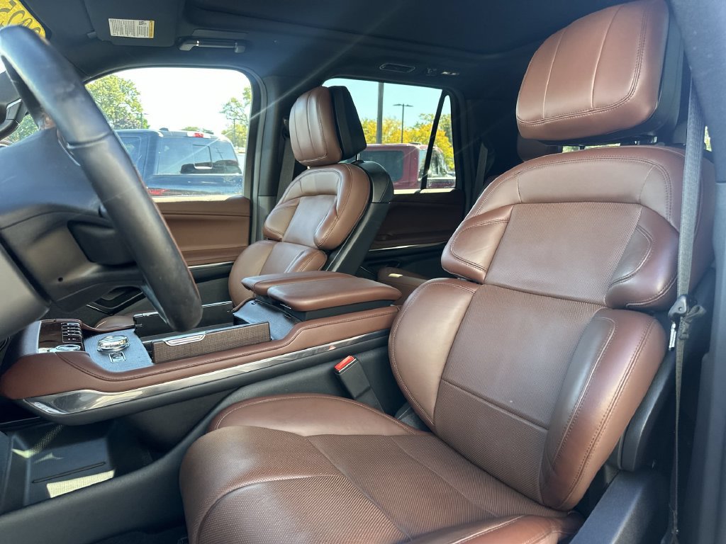 Used 2025 Lincoln Navigator L Reserve AWD/4WD image 13