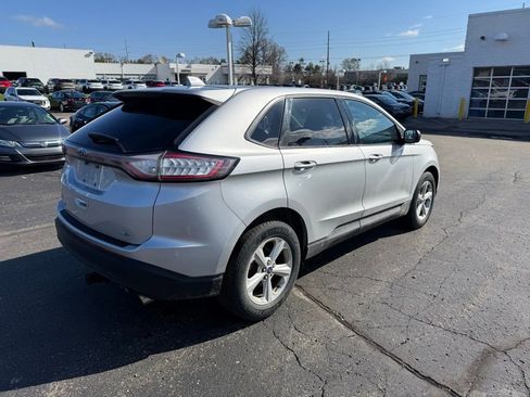 Used 2018 Ford Edge SE w/ Cargo Accessory Package image 3