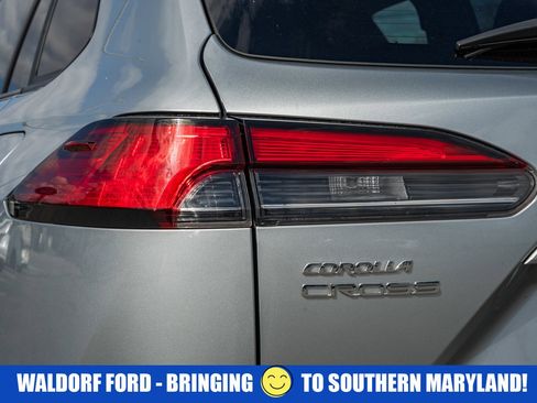 Used 2023 Toyota Corolla Cross XLE w/ Convenience Package image 9