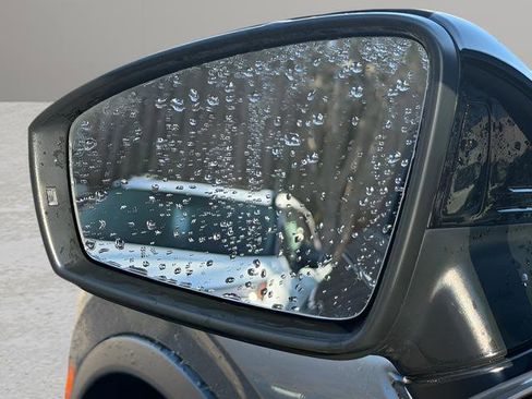 Used 2022 Volkswagen Tiguan SE R-Line image 12