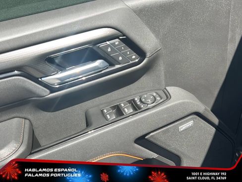 Used 2025 GMC Sierra 2500 AT4 w/ AT4 Premium Plus Package AWD/4WD image 11