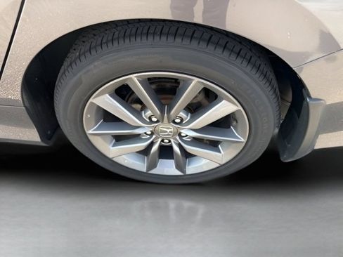 Used 2019 Honda Civic EX image 9