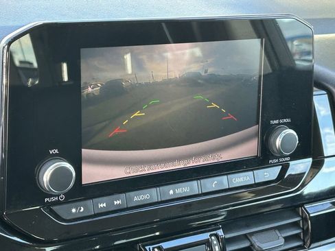 Used 2022 Nissan Pathfinder SV image 27