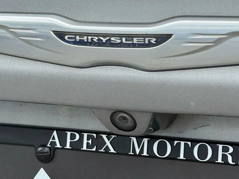 Used 2017 Chrysler Pacifica Touring-L w/ Tire & Wheel Group image 7