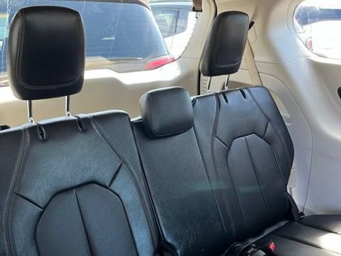 Used 2020 Chrysler Pacifica Touring-L Plus FWD image 6