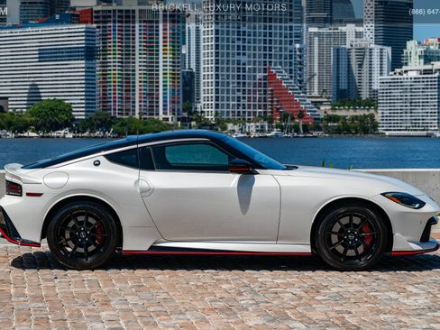 Used 2025 Nissan Z NISMO w/ Floor Mat Package RWD image 4