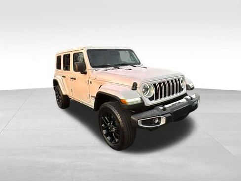 Used 2025 Jeep Wrangler Unlimited Sahara w/ Safety Group AWD/4WD image 31