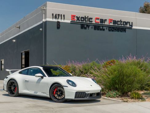 Used 2026 Porsche 911 Carrera 4 GTS AWD/4WD image 1