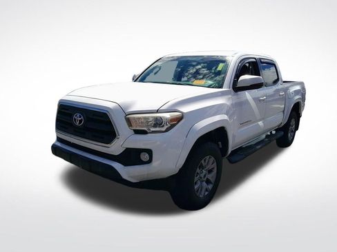 Used 2016 Toyota Tacoma SR5 w/ SR5 Appearance Package (SN) image 3