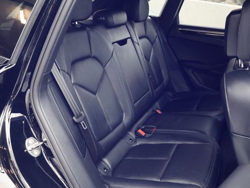 Certified 2025 Porsche Macan image 23