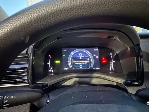 Used 2025 Toyota Camry LE w/ Convenience Package image 10