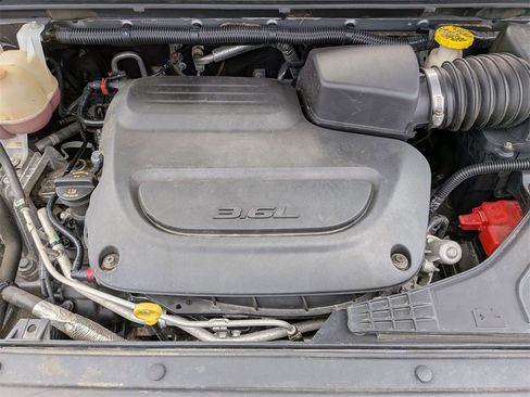 Used 2020 Chrysler Voyager Lxi image 32