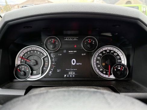 Used 2019 RAM 1500 Classic SLT w/ Luxury Group image 17