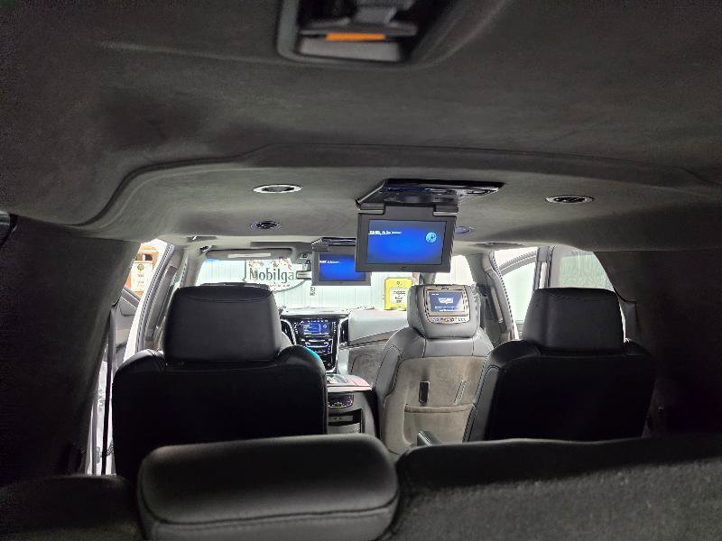 Used 2018 Cadillac Escalade ESV Platinum AWD/4WD image 19