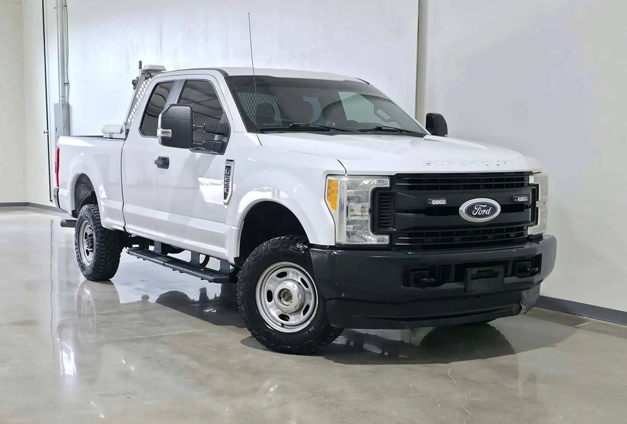 Used 2017 Ford F250 XL w/ Power Equipment Group AWD/4WD image 1