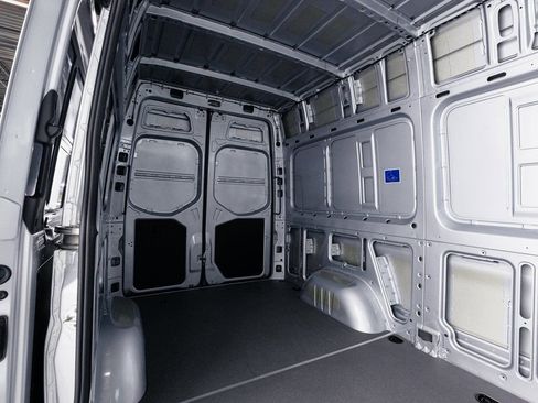 Used 2024 Mercedes-Benz Sprinter 144 Cargo image 24