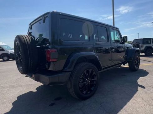 Used 2025 Jeep Wrangler Unlimited Sahara w/ Safety Group AWD/4WD image 8