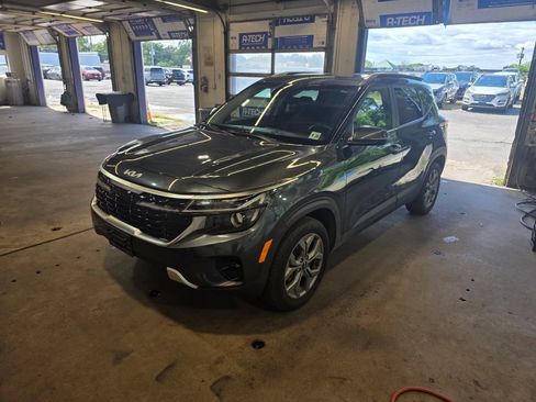 Used 2024 Kia Seltos S AWD/4WD image 3