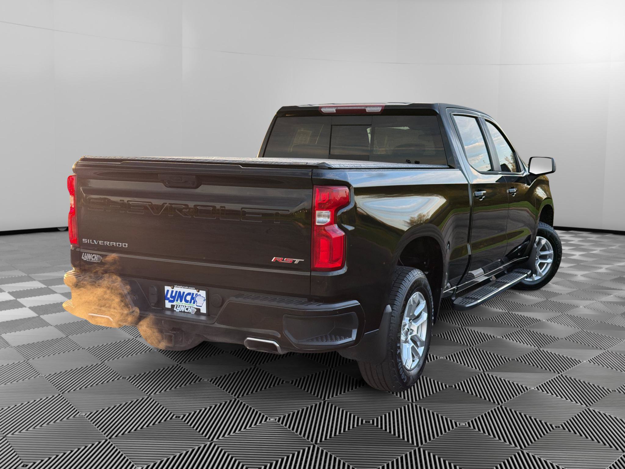 Used 2023 Chevrolet Silverado 1500 RST w/ Convenience Package II AWD/4WD image 4