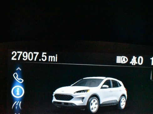 Used 2021 Ford Escape SE w/ Cold Weather Package image 23