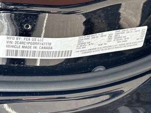 Used 2024 Chrysler Pacifica Pinnacle FWD image 41