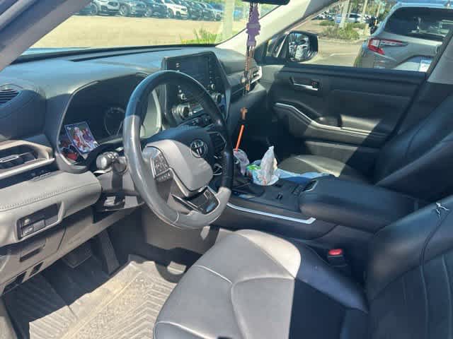 Used 2020 Toyota Highlander XLE FWD image 12