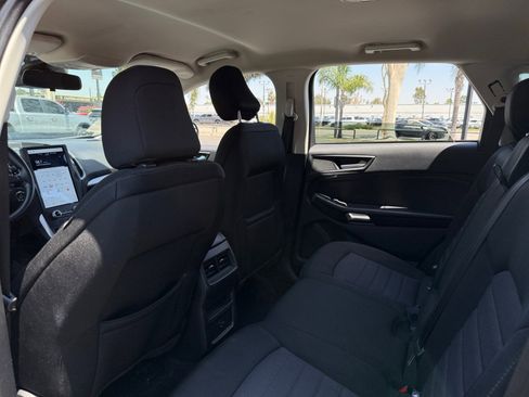 Used 2022 Ford Edge SE w/ Black Appearance Package image 17