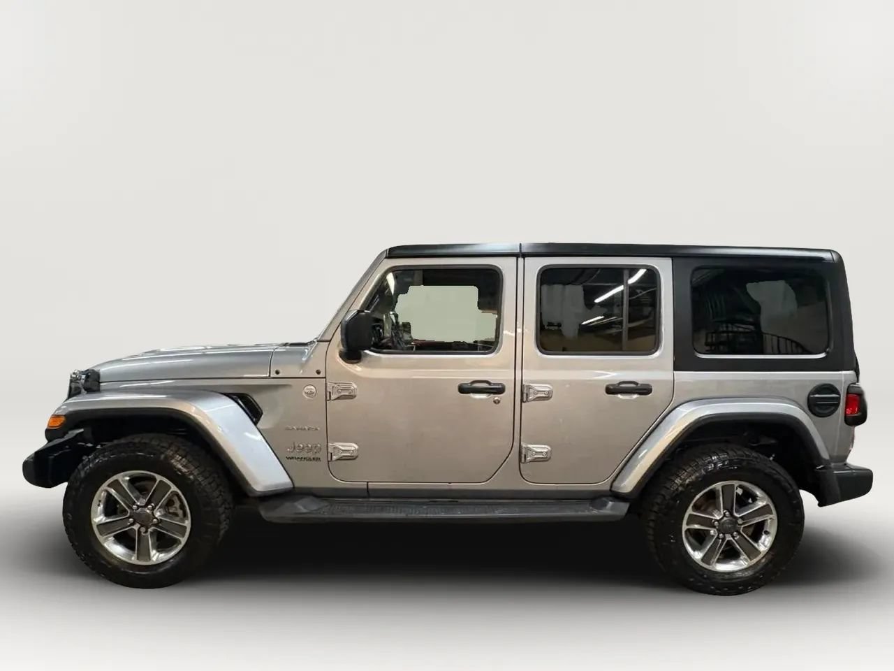 Used 2018 Jeep Wrangler Unlimited Sahara w/ Dual Top Group AWD/4WD image 5