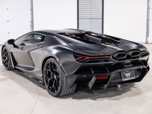 Used 2025 Lamborghini Revuelto image 7