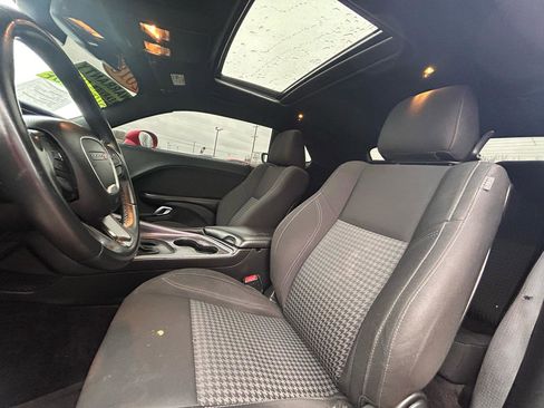 Used 2018 Dodge Challenger SXT RWD image 18