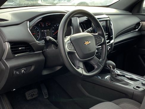 Used 2023 Chevrolet Traverse LT image 10