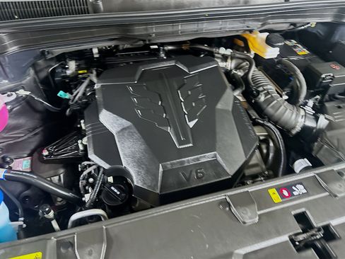 Used 2024 Kia Carnival LX image 32