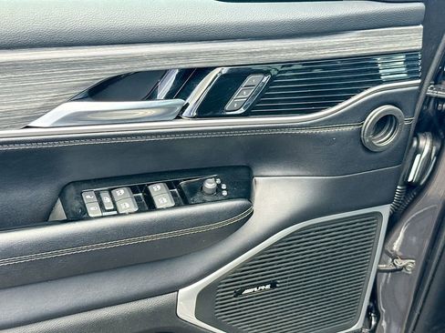 Used 2023 Jeep Wagoneer L Series II image 19