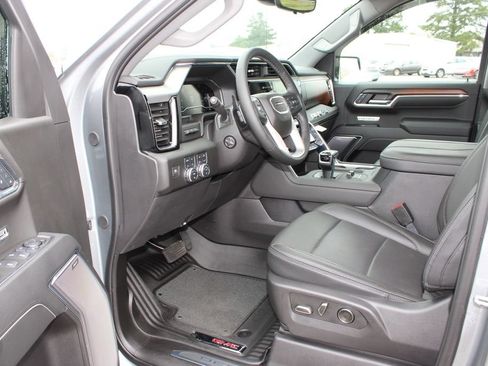 Used 2025 GMC Sierra 1500 Denali w/ Denali Reserve Package AWD/4WD image 11