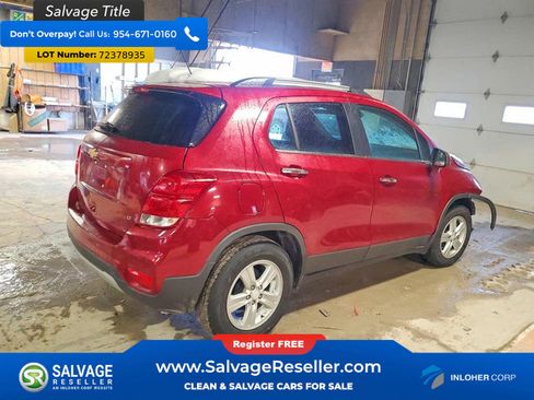 Used 2019 Chevrolet Trax LT w/ Sun & Sound Package FWD image 4
