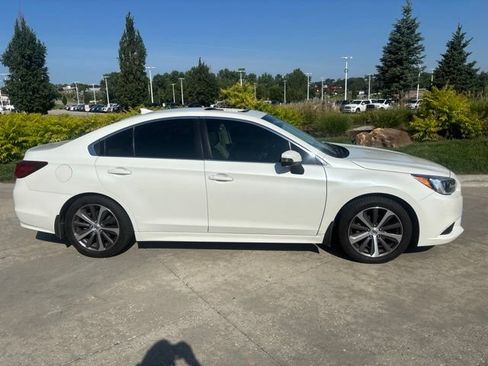Used 2016 Subaru Legacy 2.5i Limited AWD/4WD image 2