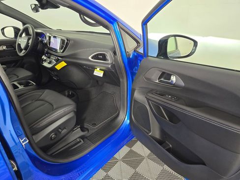 New 2026 Chrysler Pacifica Select image 42